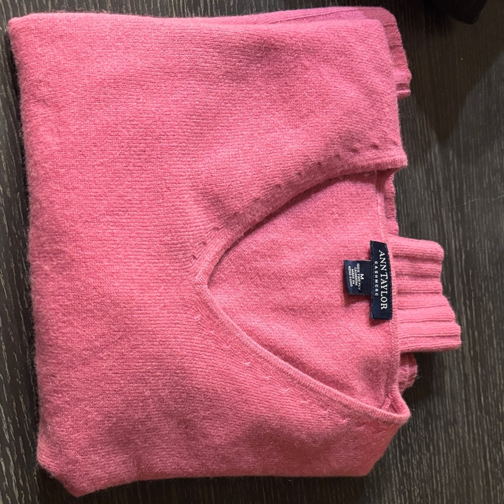 Ann Taylor Two-Ply Cashmere V-Neck Sweater Size Medium - Picture 4 of 4